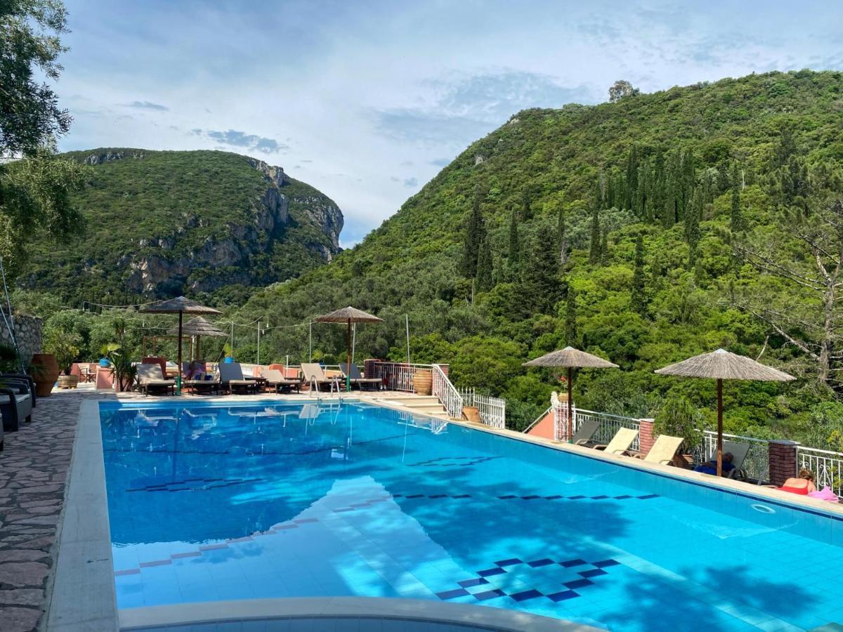 Acapulco Seaside Pool Bar And Apartments 팔레오카스트리차 외부 사진